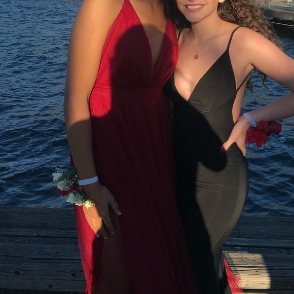 Gorgeous burgundy dress - Picture 4 of 5